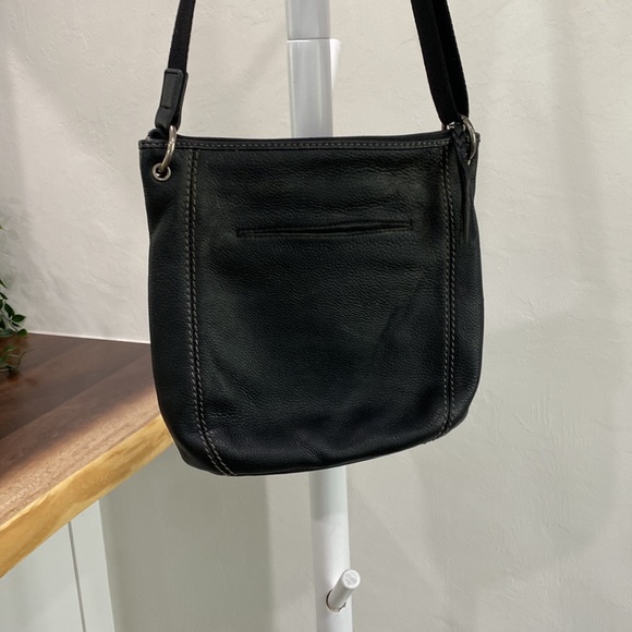 The Sak black leather crossbody with adjustable strap - Picture 4 of 14